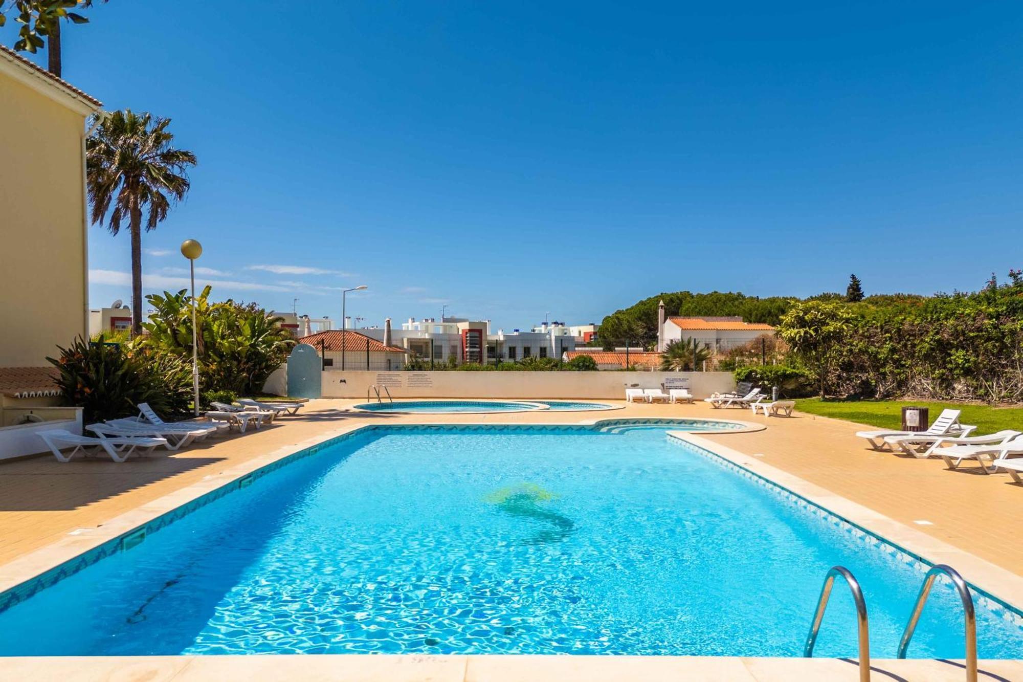 Apartamentos Bosque Sao Jose อัลบูเฟรา ภายนอก รูปภาพ